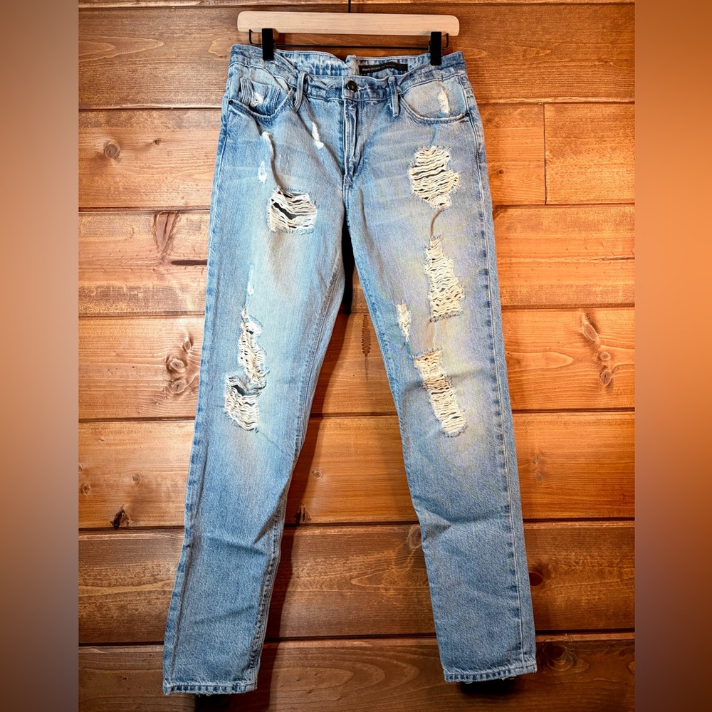 Black Orchid LA 30x29 Distressed Slim Straight Light Wash 90s Fit Jeans 💕